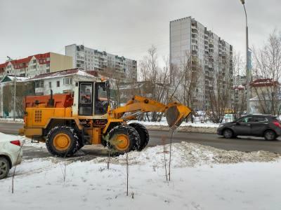 В Нижневартовске убирают снег В Нижневартовске убирают снег