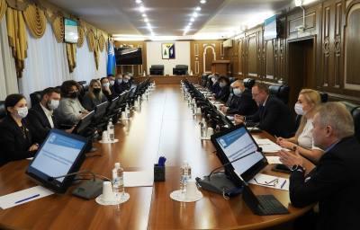 Основные направления жизнедеятельности Нижневартовска: в Думе города продолжаются информативные семинары