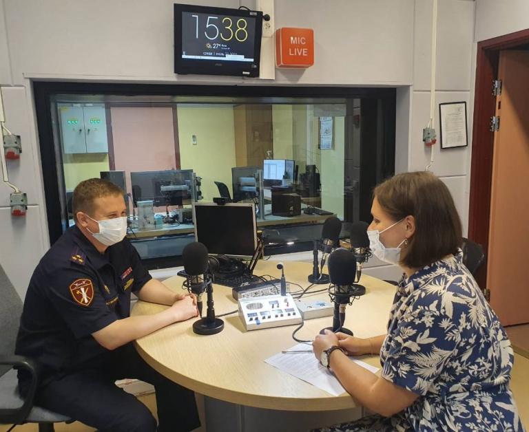 Офицер Росгвардии рассказал югорчанам об изменениях законодательства в сфере оборота оружия, став участником эфира на канале «Радио России»