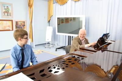 Мастер-класс Заслуженного артиста РСФСР, профессора кафедры специального фортепиано Московской государственной консерватории им.П.И.Чайковского, член художественно-экспертного совета БФ "Новые имена" им.И.Вороновой Александр Ашотович Мндоянц