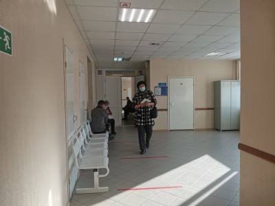 Врачи: в преддверии сезона отпусков важно защититься от коронавируса