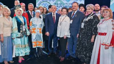 Александр Моор передал детям участников СВО из Югры 100 турпутевок в Тобольск