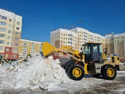 Уборка снега продолжается Уборка снега продолжается