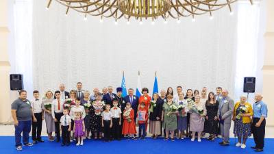 В Нижневартовске чествовали семейные пары /ФОТОРЕПОРТАЖ/ 