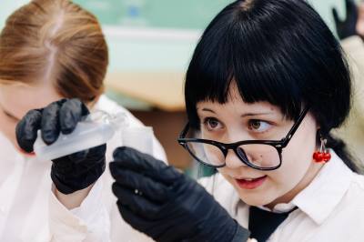 Интерактивный урок химии от СИБУРа в рамках проекта «Менделеевская смена» /ФОТО/ Интерактивный урок химии от СИБУРа в рамках проекта «Менделеевская смена» /ФОТО/