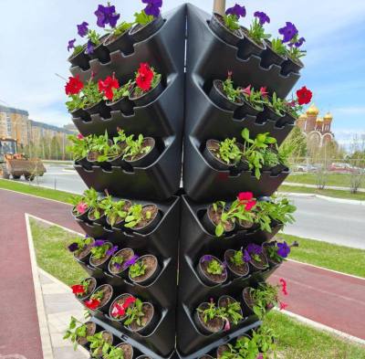  В Нижневартовске обустраивают цветники  