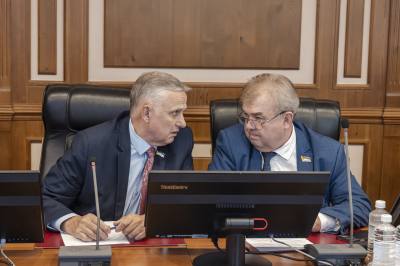 Депутаты Нижневартовска готовятся к очередному заседанию Думы Депутаты Нижневартовска готовятся к очередному заседанию Думы