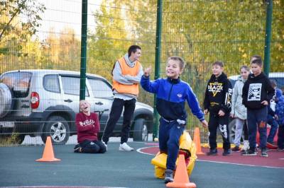 Новая универсальная спортивная площадка для всей семьи /ФОТО/ Новая универсальная спортивная площадка для всей семьи /ФОТО/