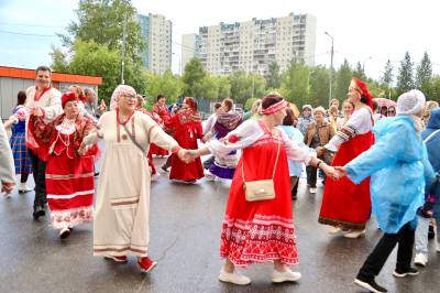 10 лет кружась в ритме традиций 