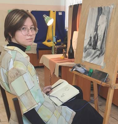 Выставка юной вартовчанки «Рисуя образ твой»