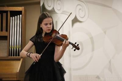 Сольный концерт юной скрипачки
