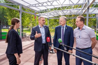 Народные избранники побывали на новых многофункциональных спортивных комплексах Народные избранники побывали на новых многофункциональных спортивных комплексах