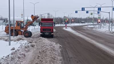 Продолжаются снегоуборочные работы Продолжаются снегоуборочные работы