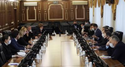 Для депутатов организованы инфомативные семинары по основным аспектам жизнедеятельности города