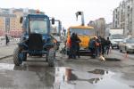 В Нижневартовске приступили к аварийному ремонту дорог