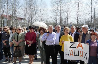 #СвоихНеБросаем