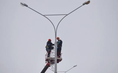 На улице Ленина производится замена светильников /ВИДЕО/ На улице Ленина производится замена светильников /ВИДЕО/
