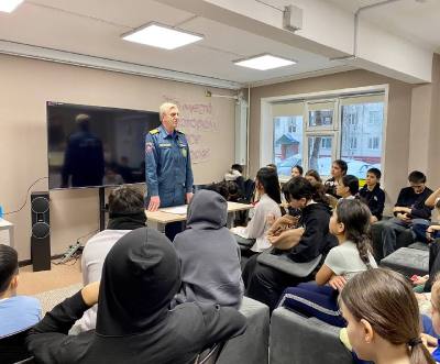 О безопасности на воде школьникам рассказал инспектор ГИМС