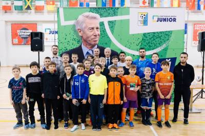 Известный тренер посетил футбольную лигу Известный тренер посетил футбольную лигу