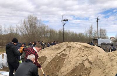 В Нижневартовске продолжаются противопаводковые мероприятия /ВИДЕО/