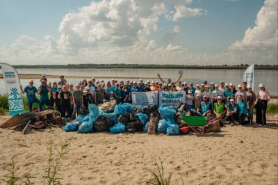 В Нижневартовске волонтеры очистили прибрежную территорию реки Оби В Нижневартовске волонтеры очистили прибрежную территорию реки Оби