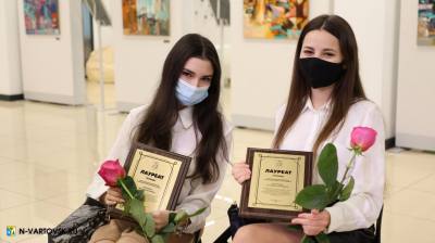 Нижневартовским студентам вручили премию главы города /ФОТО/