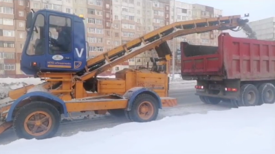 За минувшие сутки вывезено более 9 тысяч кубических метров снега За минувшие сутки вывезено более 9 тысяч кубических метров снега