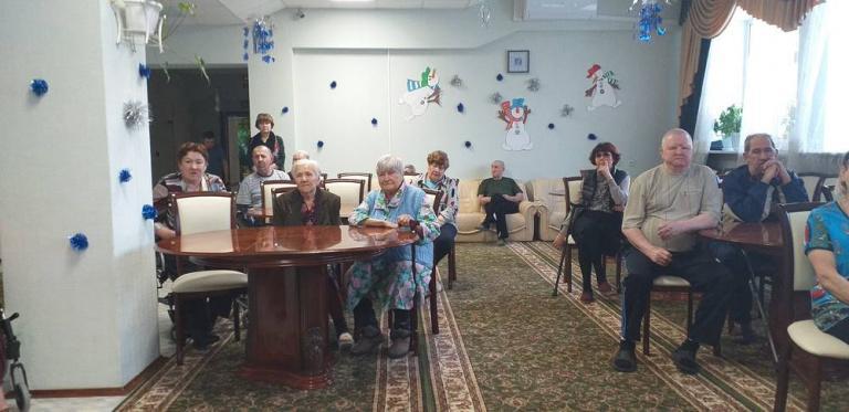 В Нижневартовске работают программы помощи старшему поколению
