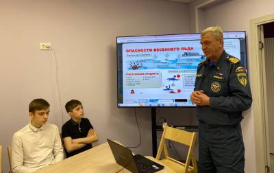 Весенний лёд хрупок и опасен /ИНФОГРАФИКА/