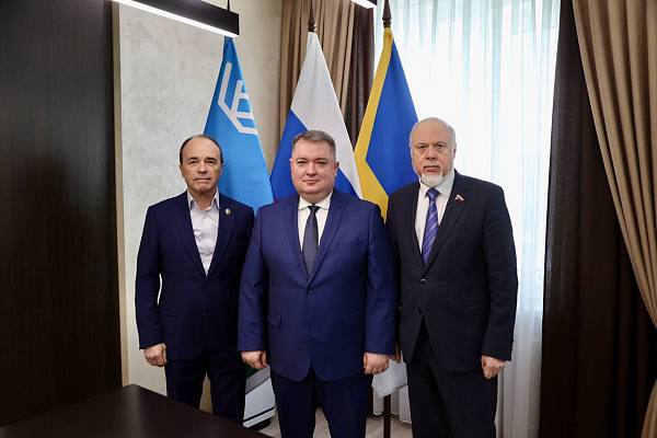 Новости:  Нижневартовск с рабочим визитом посетил Вадим Шувалов 