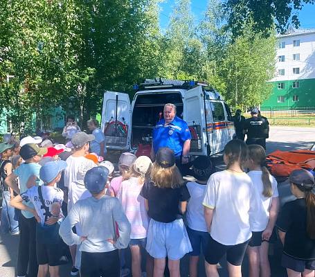Новости:  Спасатели напомнили детям о правилах безопасности у водоемов 