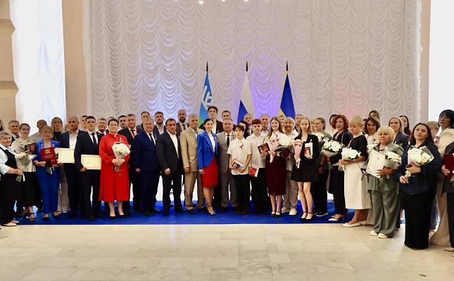 Новости:  В Нижневартовске состоялось награждение ко Дню России 