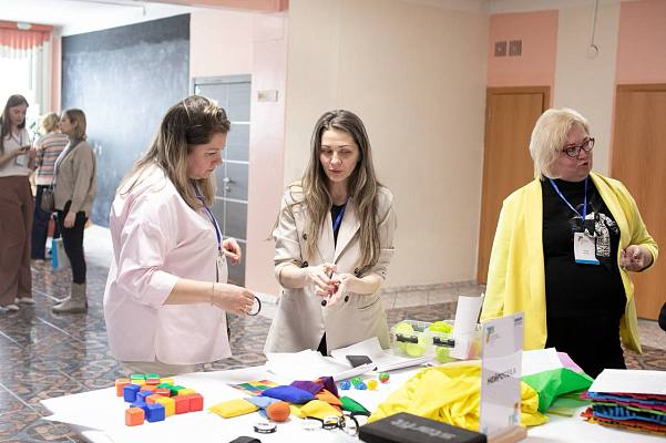 Новости:  Нейросети и физика света: при поддержке СИБУРа в Нижневартовске прошли интенсивы для учителей 