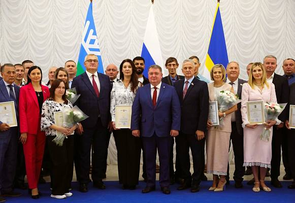 Новости:  Нижневартовских строителей наградили за вклад в развитие города 