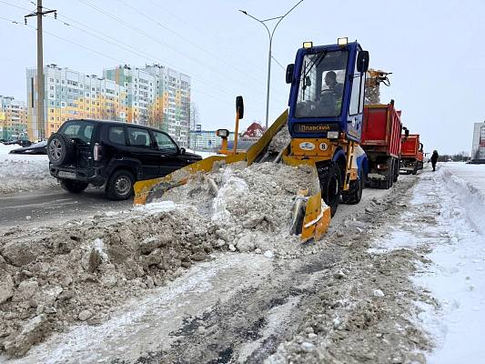 Новости:  Ежедневная уборка снега в микрорайонах и на дорогах 