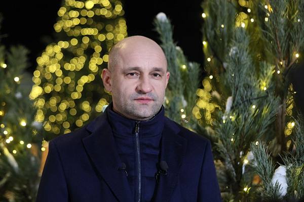 Новости:  Поздравление Полномочного представителя Президента России в Уральском федеральном округе Артёма Жоги с Новым годом 