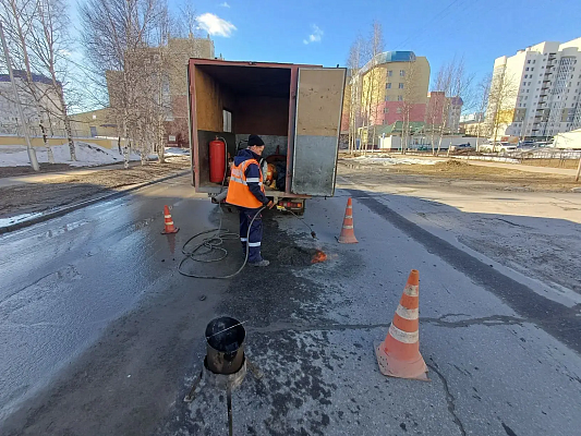 Новости:  Проводится ямочный ремонт и очистка колодцев 